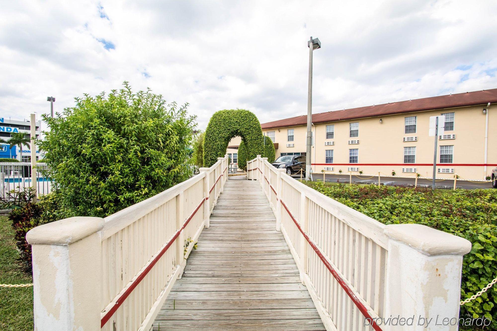 Belmont Inn & Suites Florida City Extérieur photo