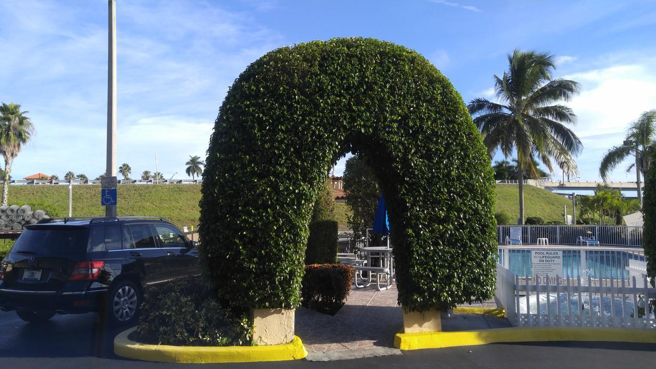 Belmont Inn & Suites Florida City Extérieur photo